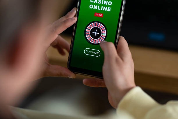 s80 Auto Roulette live table on mobile phone showing wheel and croupier